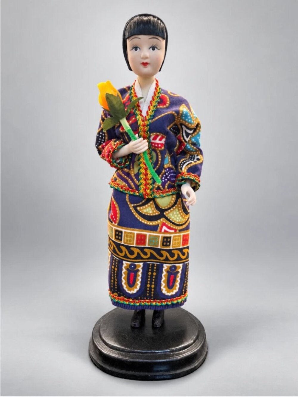 Vintage Singapore Costume Doll 10; Traditional Batik Dress Flower w Display Case